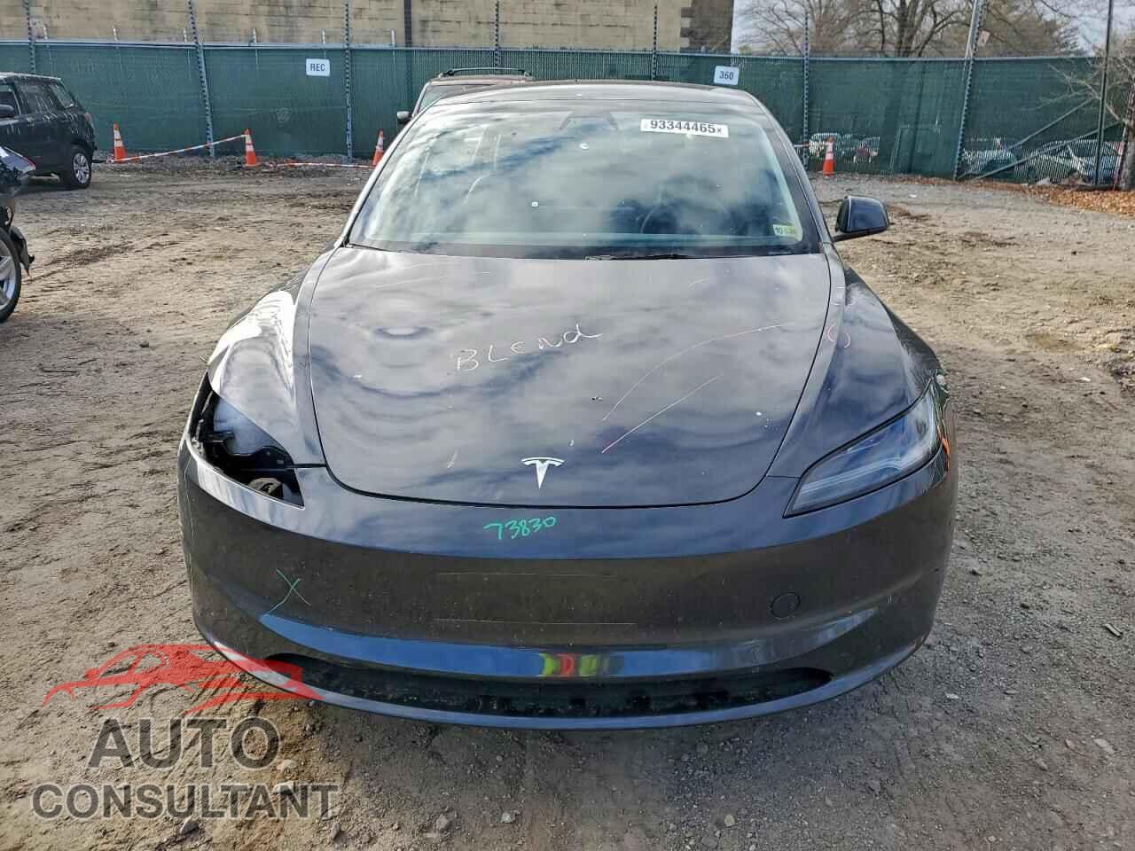 TESLA MODEL 3 2025 - 5YJ3E1EA0SF877579