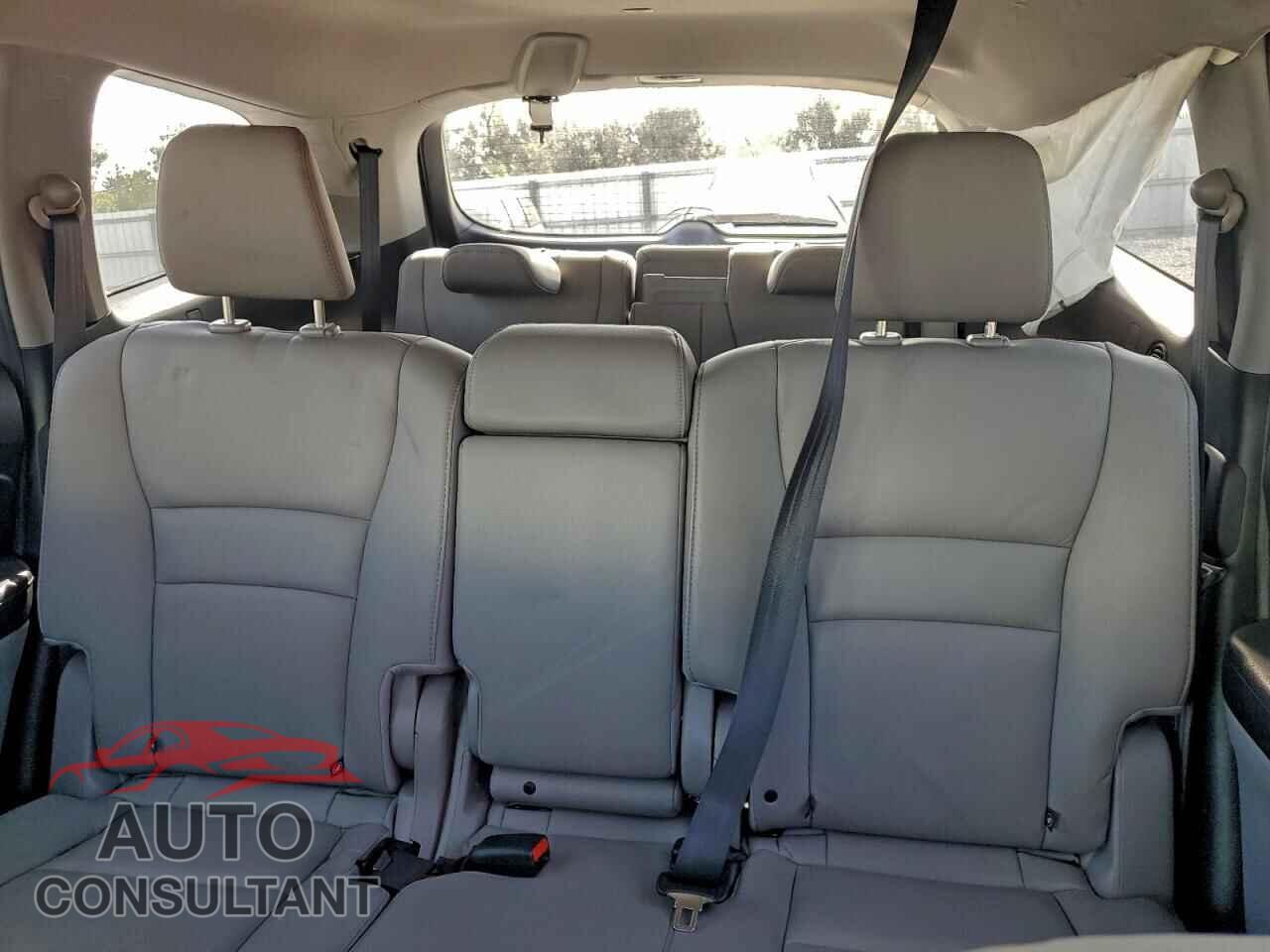 HONDA PILOT 2017 - 5FNYF5H55HB020708