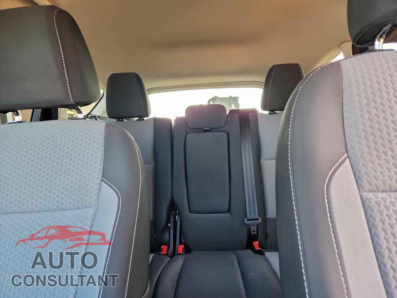 FORD ESCAPE 2017 - 1FMCU0GD6HUC09883
