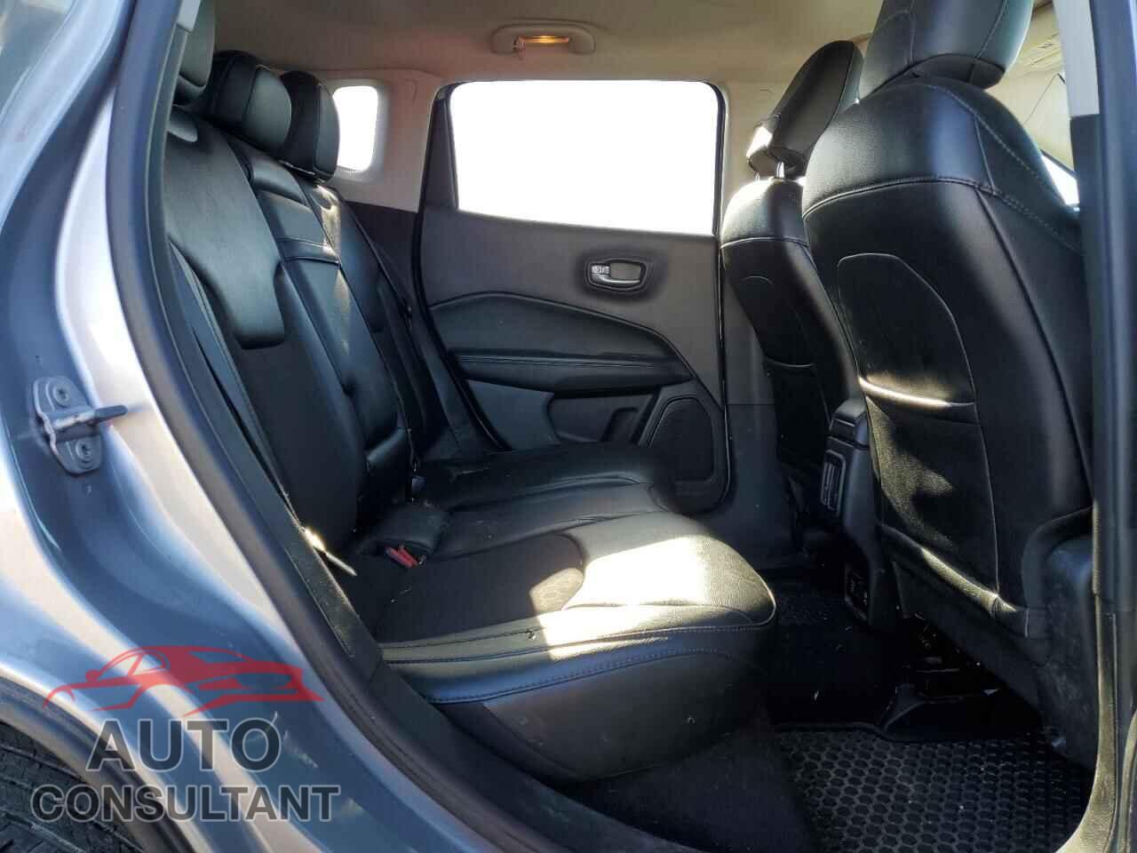 JEEP COMPASS 2018 - 3C4NJDBB2JT401806