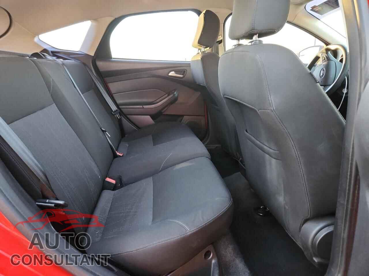 FORD FOCUS 2015 - 1FADP3K21FL271062