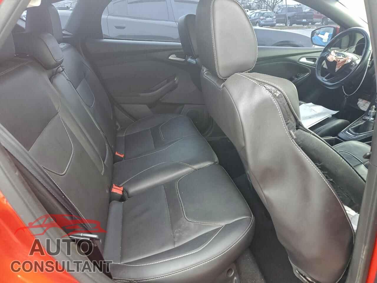FORD FOCUS 2017 - 1FADP3L96HL242526