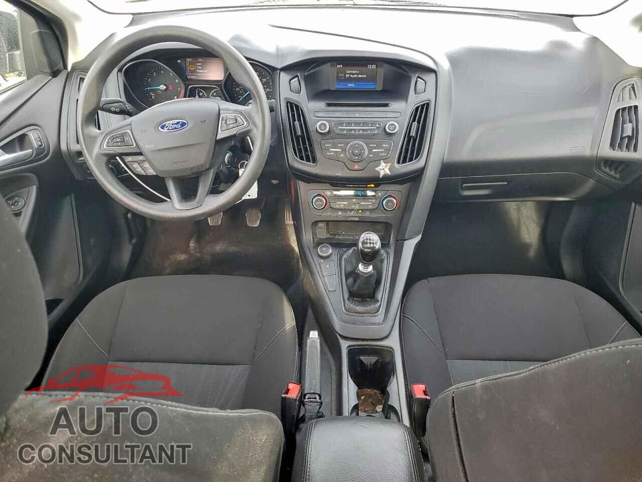 FORD FOCUS 2016 - 1FADP3FE9GL200052