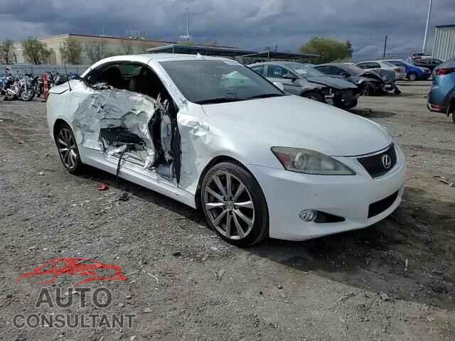 LEXUS IS 2014 - JTHFF2C21E2529890