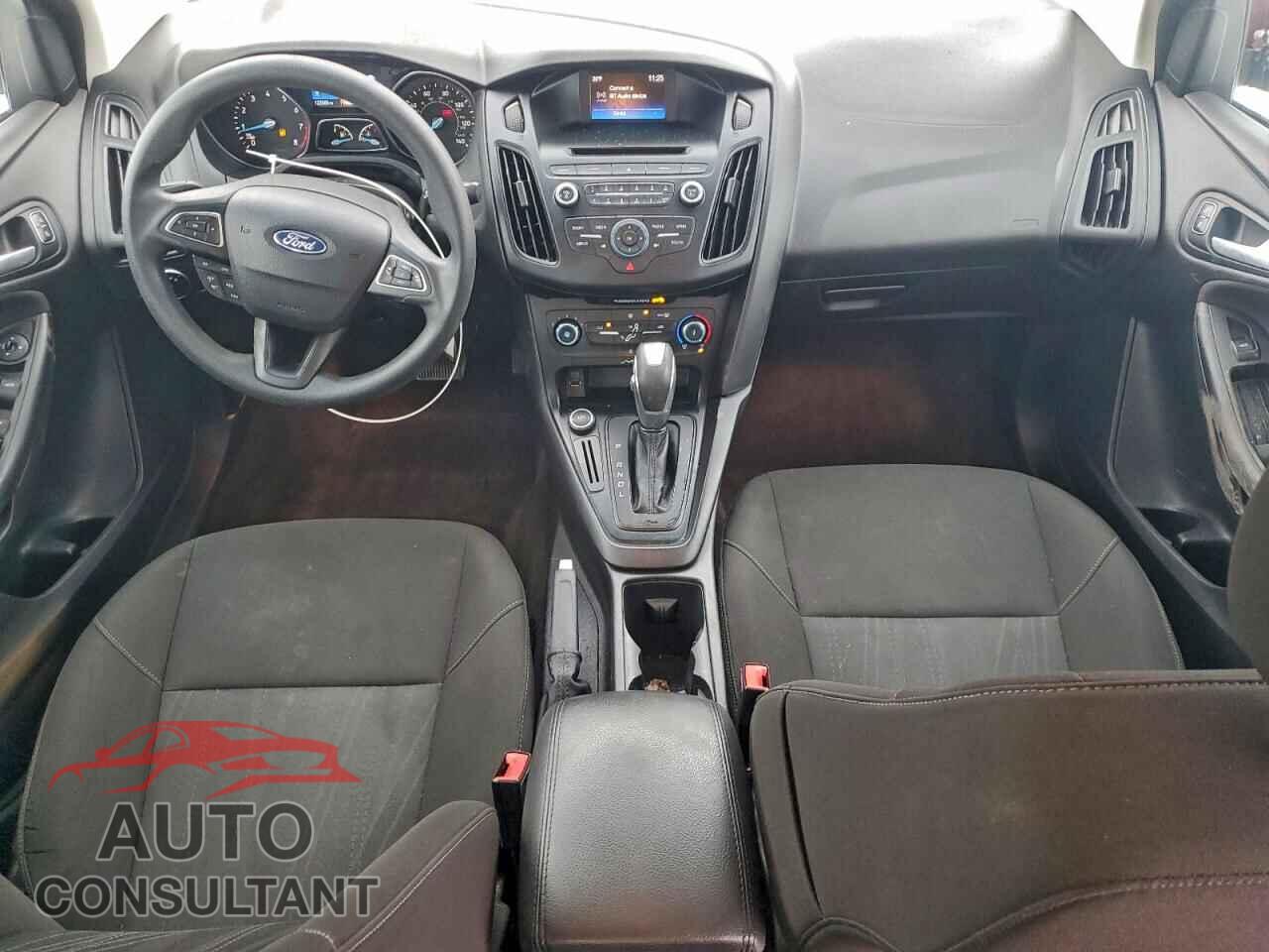 FORD FOCUS 2015 - 1FADP3F2XFL260152