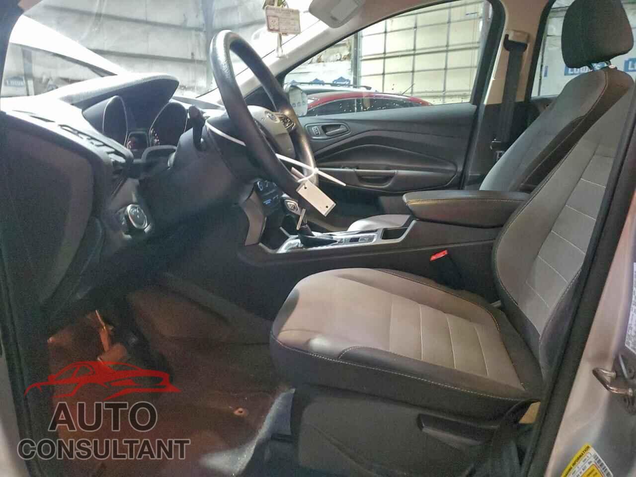 FORD ESCAPE 2017 - 1FMCU0F72HUD04100