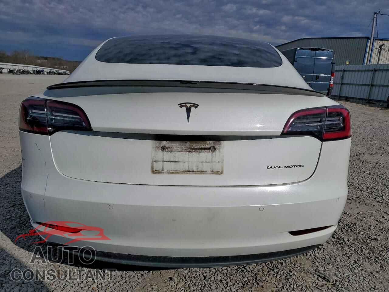 TESLA MODEL 3 2019 - 5YJ3E1EB4KF452617