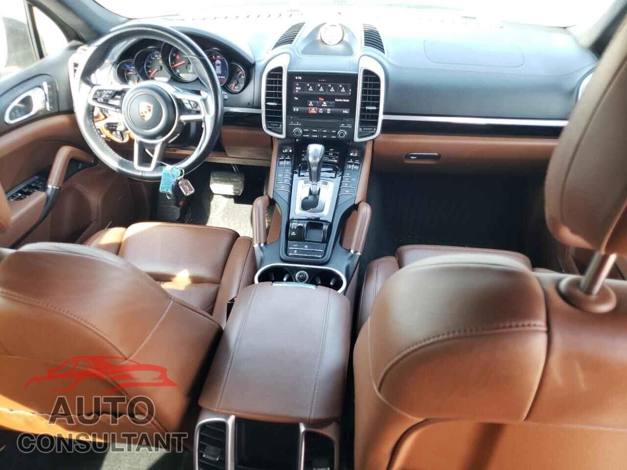 PORSCHE CAYENNE 2018 - WP1AA2A2XJKA01688