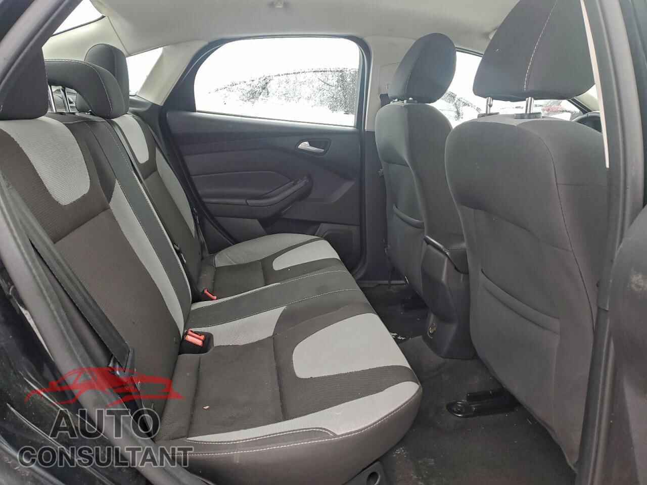 FORD FOCUS 2014 - 1FADP3F2XEL352103