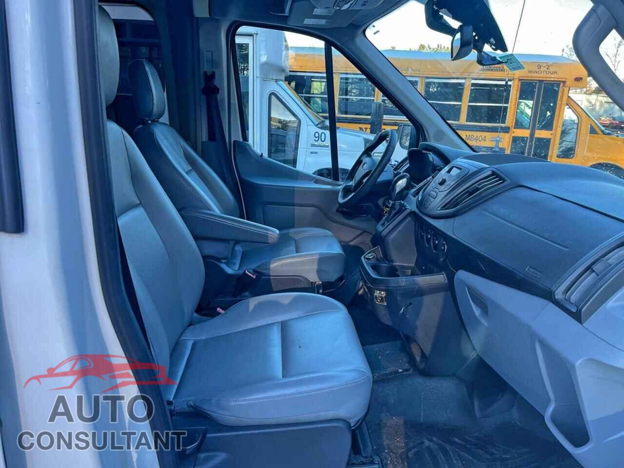 FORD TRANSIT 2017 - 1FTYR2CM1HKA09227