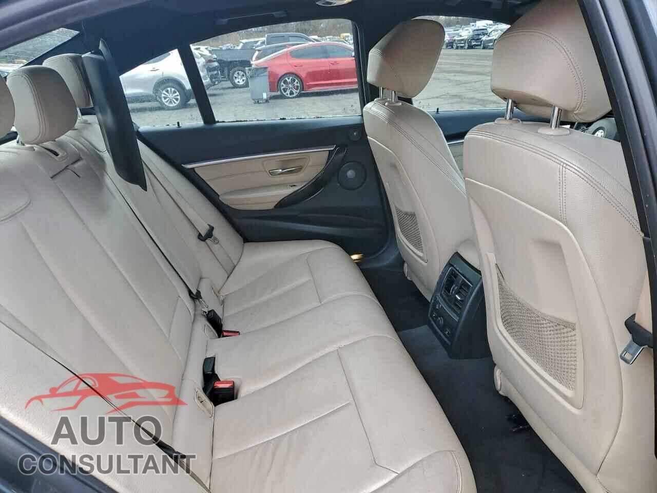 BMW 3 SERIES 2016 - WBA8E3G51GNU02868