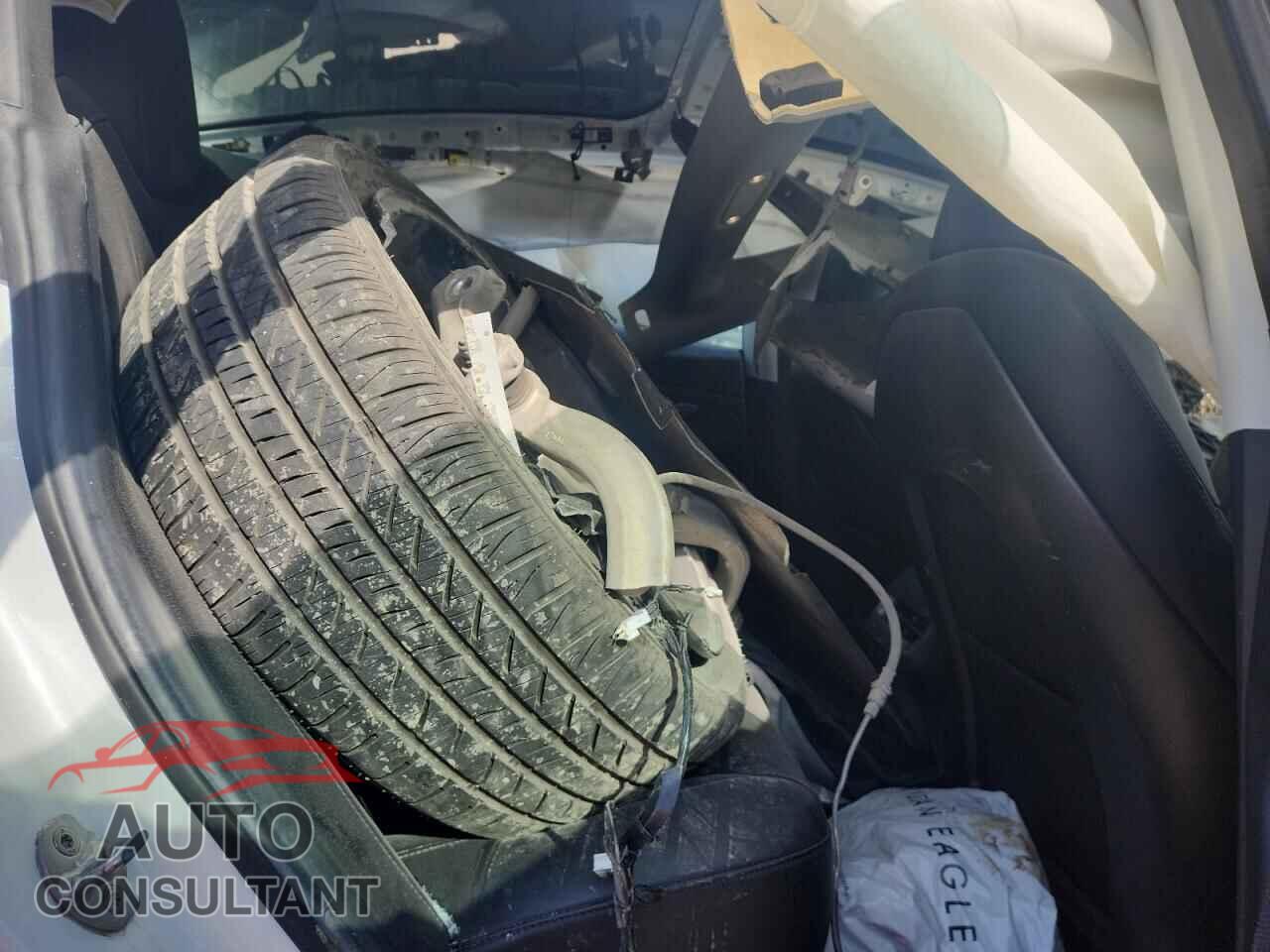 TESLA MODEL 3 2018 - 5YJ3E1EA2JF033171