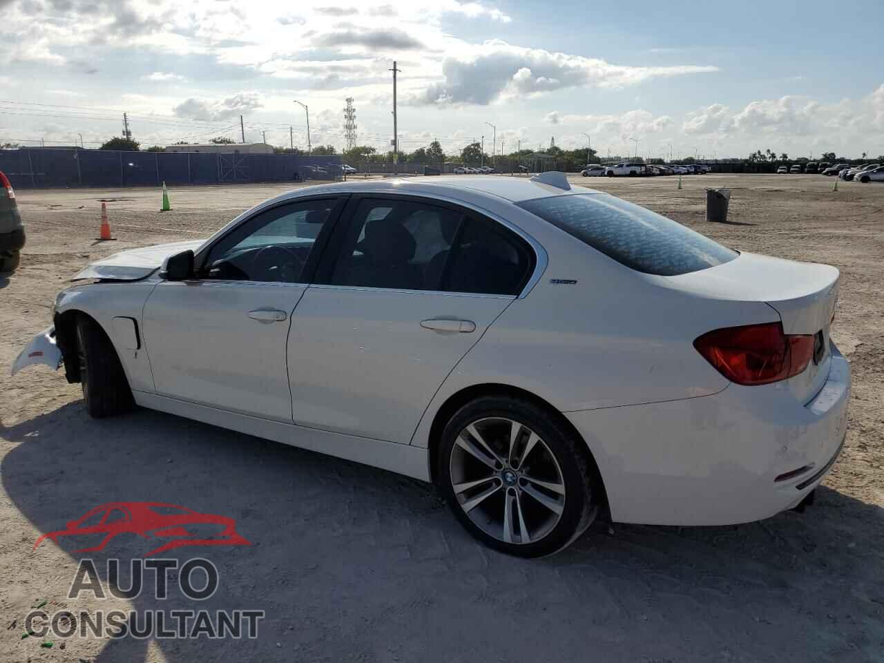 BMW 3 SERIES 2017 - WBA8E1C50HK480135