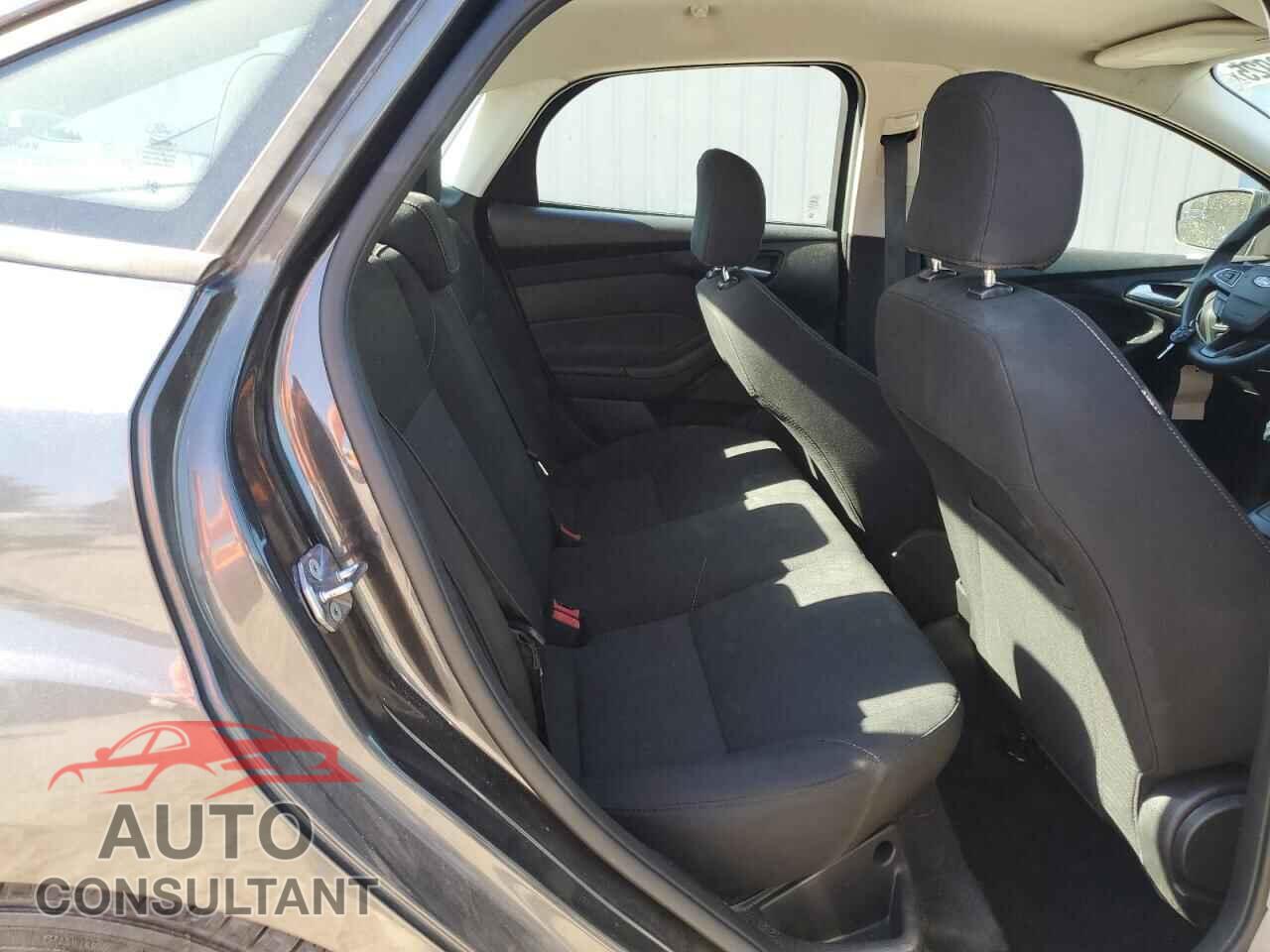FORD FOCUS 2017 - 1FADP3F2XHL300720