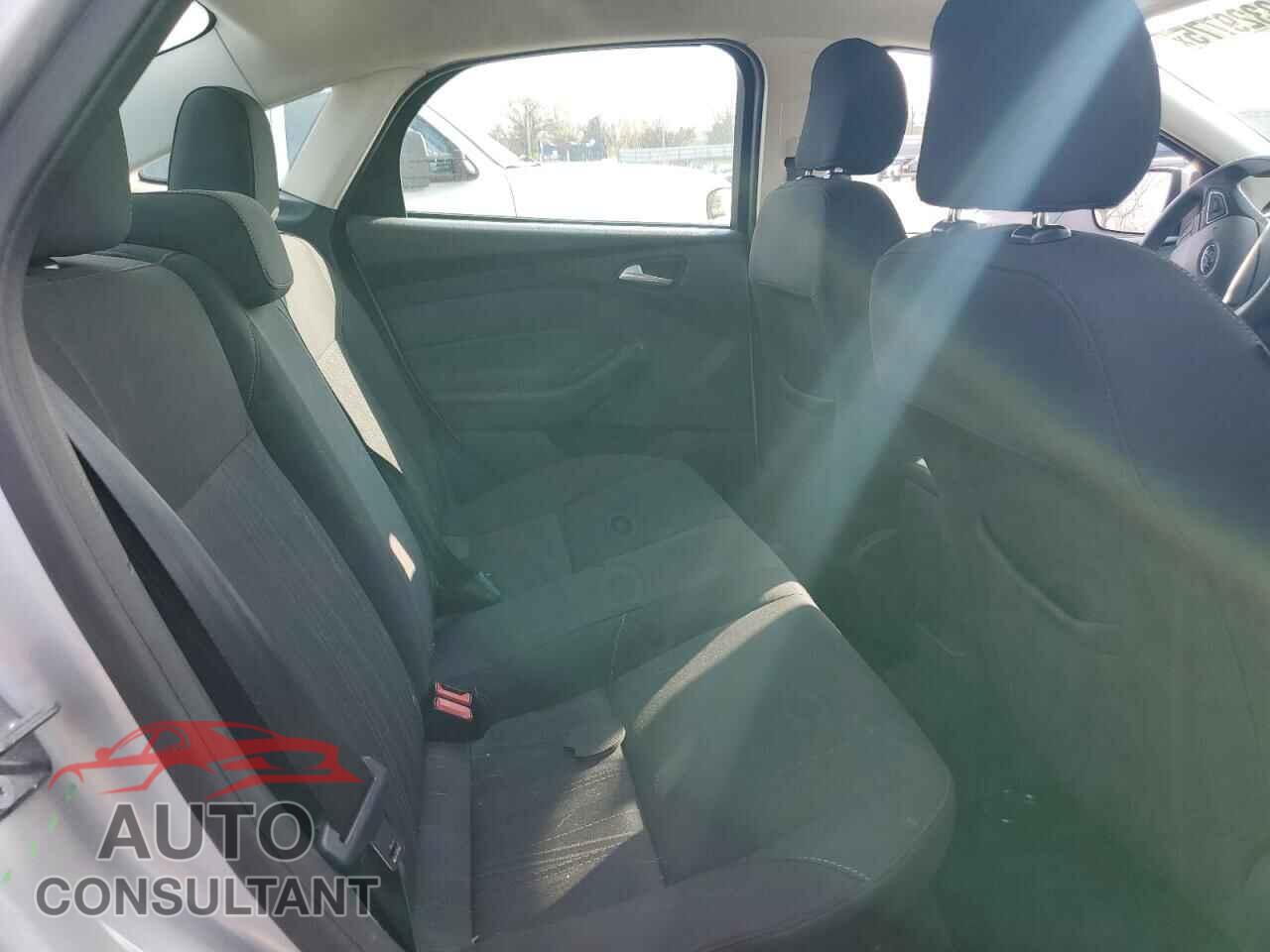 FORD FOCUS 2015 - 1FADP3F28FL383982