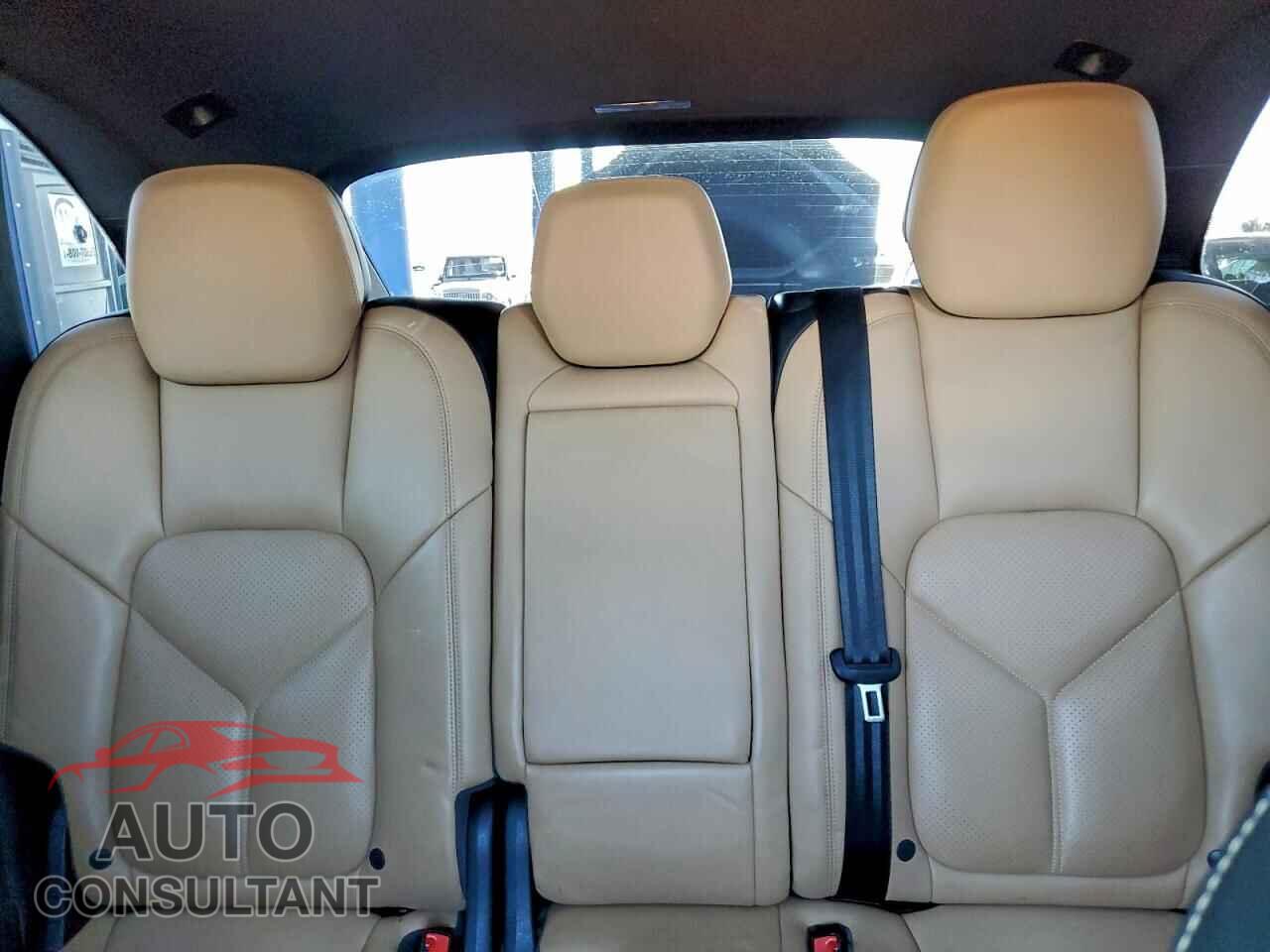 PORSCHE CAYENNE 2016 - WP1AA2A25GLA11015