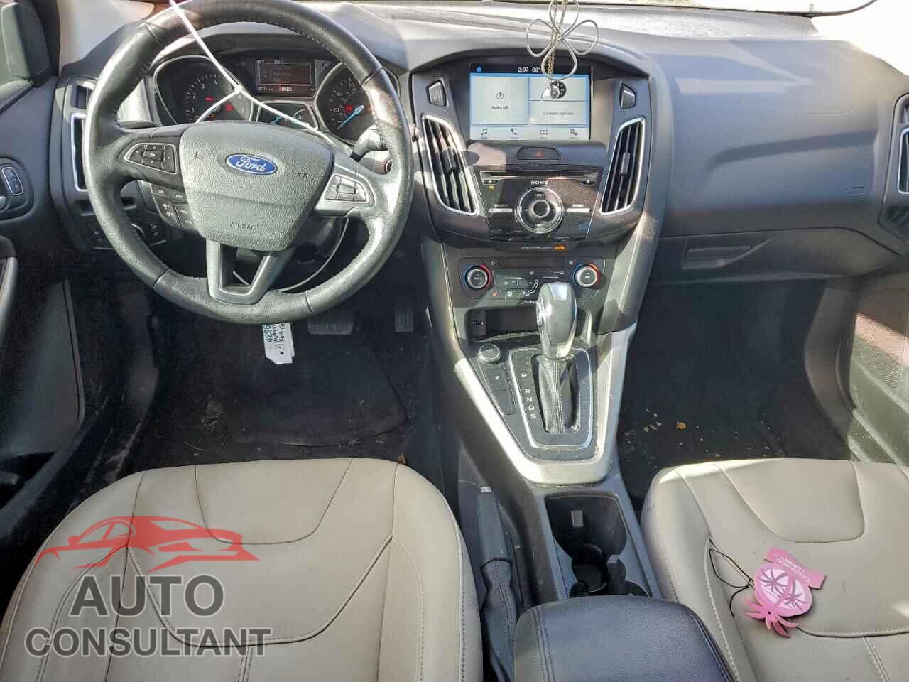FORD FOCUS 2017 - 1FADP3N26HL345588