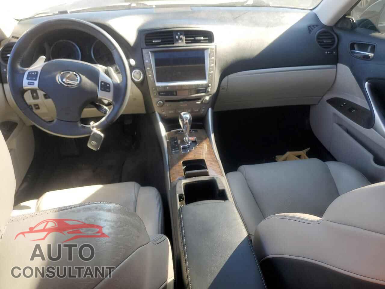 LEXUS IS 2012 - JTHCF5C20C5057102