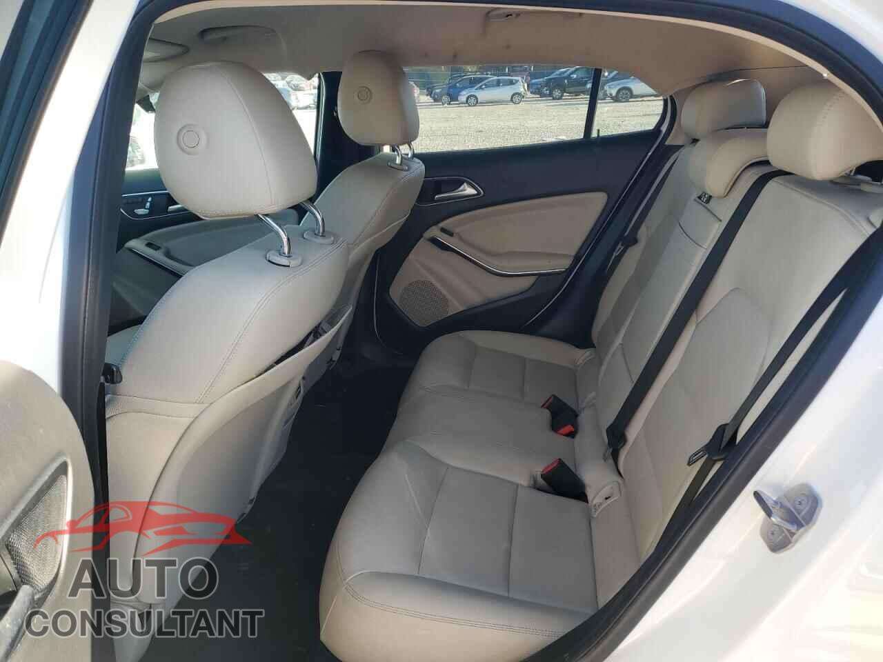 MERCEDES-BENZ GLA-CLASS 2019 - WDCTG4EB7KU007186