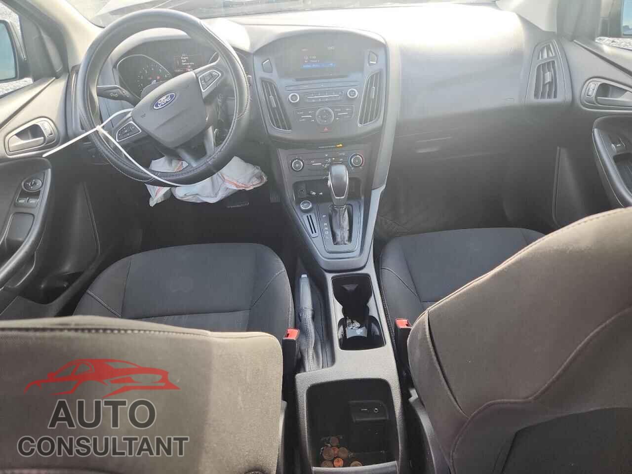 FORD FOCUS 2015 - 1FADP3E26FL299967