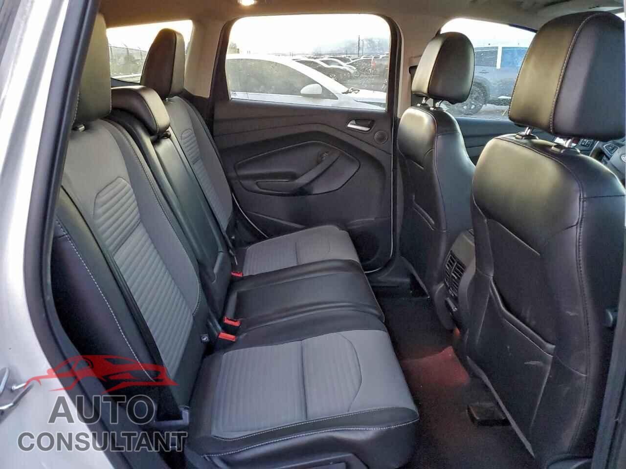 FORD ESCAPE 2017 - 1FMCU9JD5HUC88203