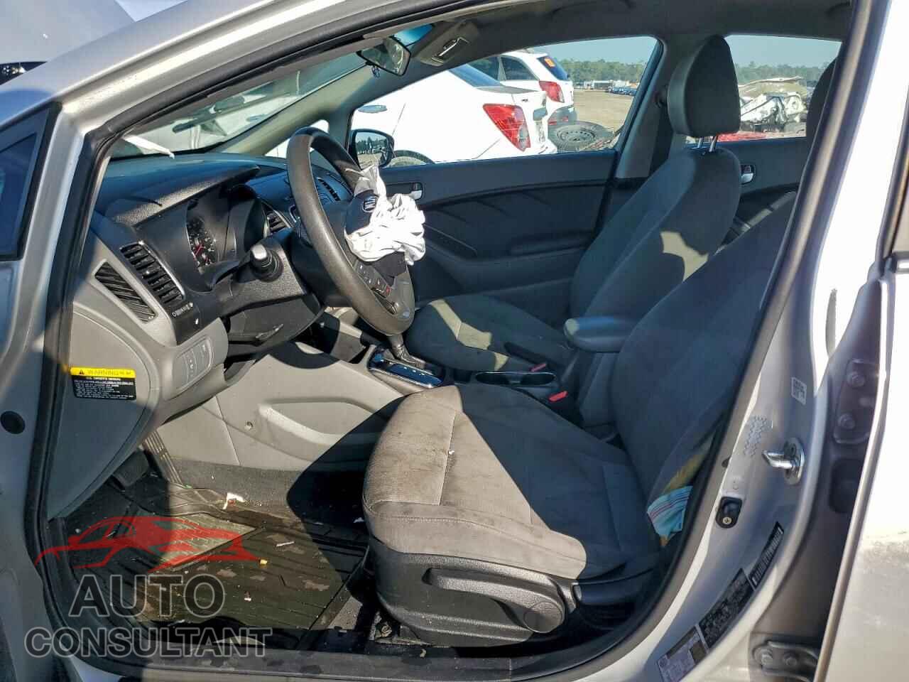 KIA FORTE 2017 - 3KPFK4A73HE038199
