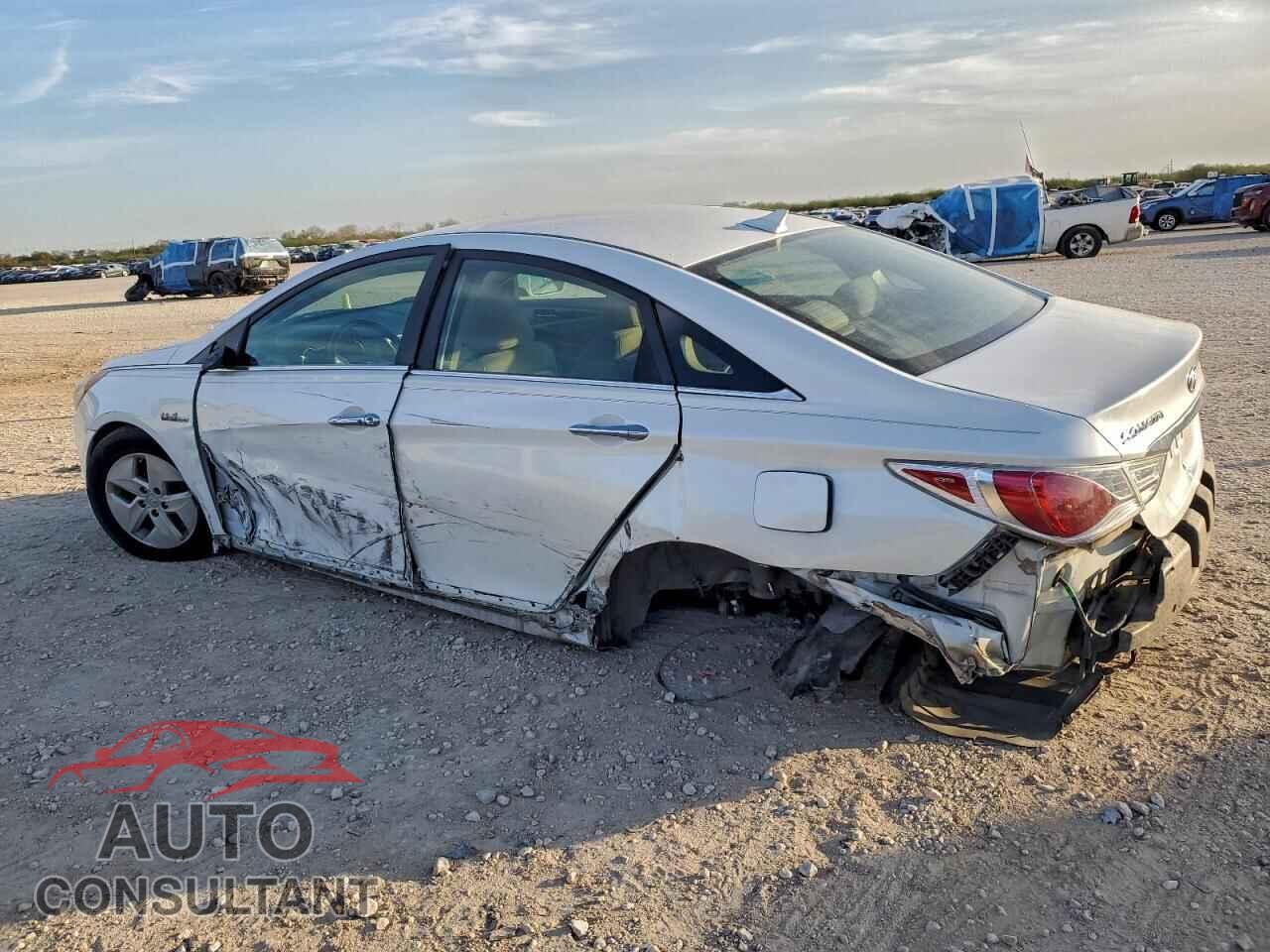 HYUNDAI SONATA 2011 - KMHEC4A47BA011270