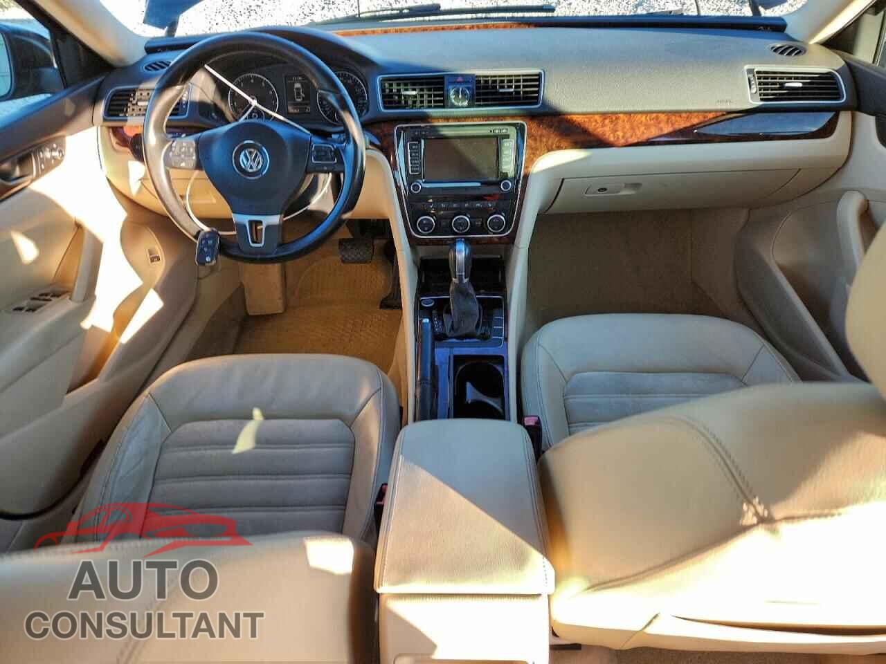 VOLKSWAGEN PASSAT 2012 - 1VWCM7A32CC048490
