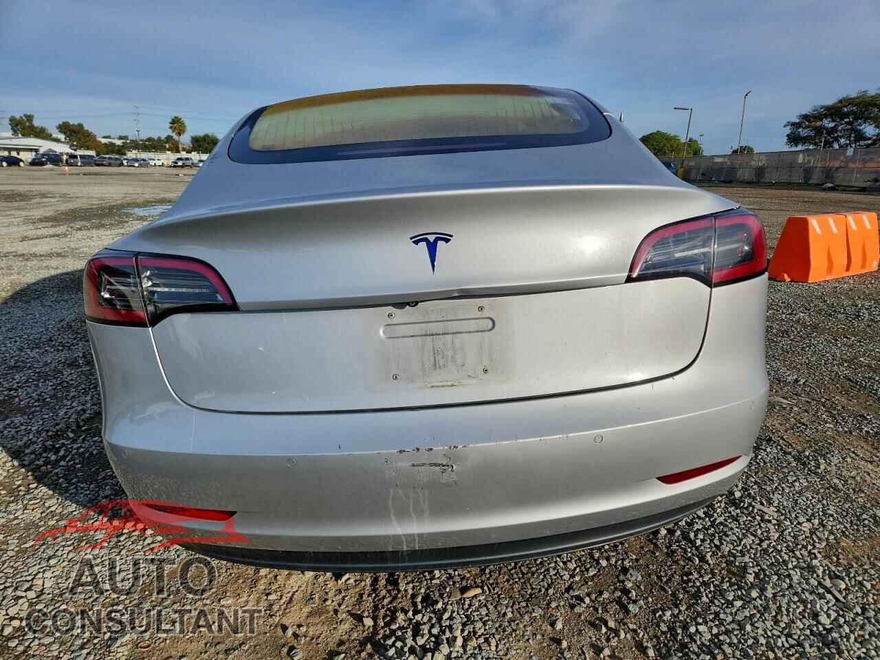 TESLA MODEL 3 2018 - 5YJ3E1EA1JF016538