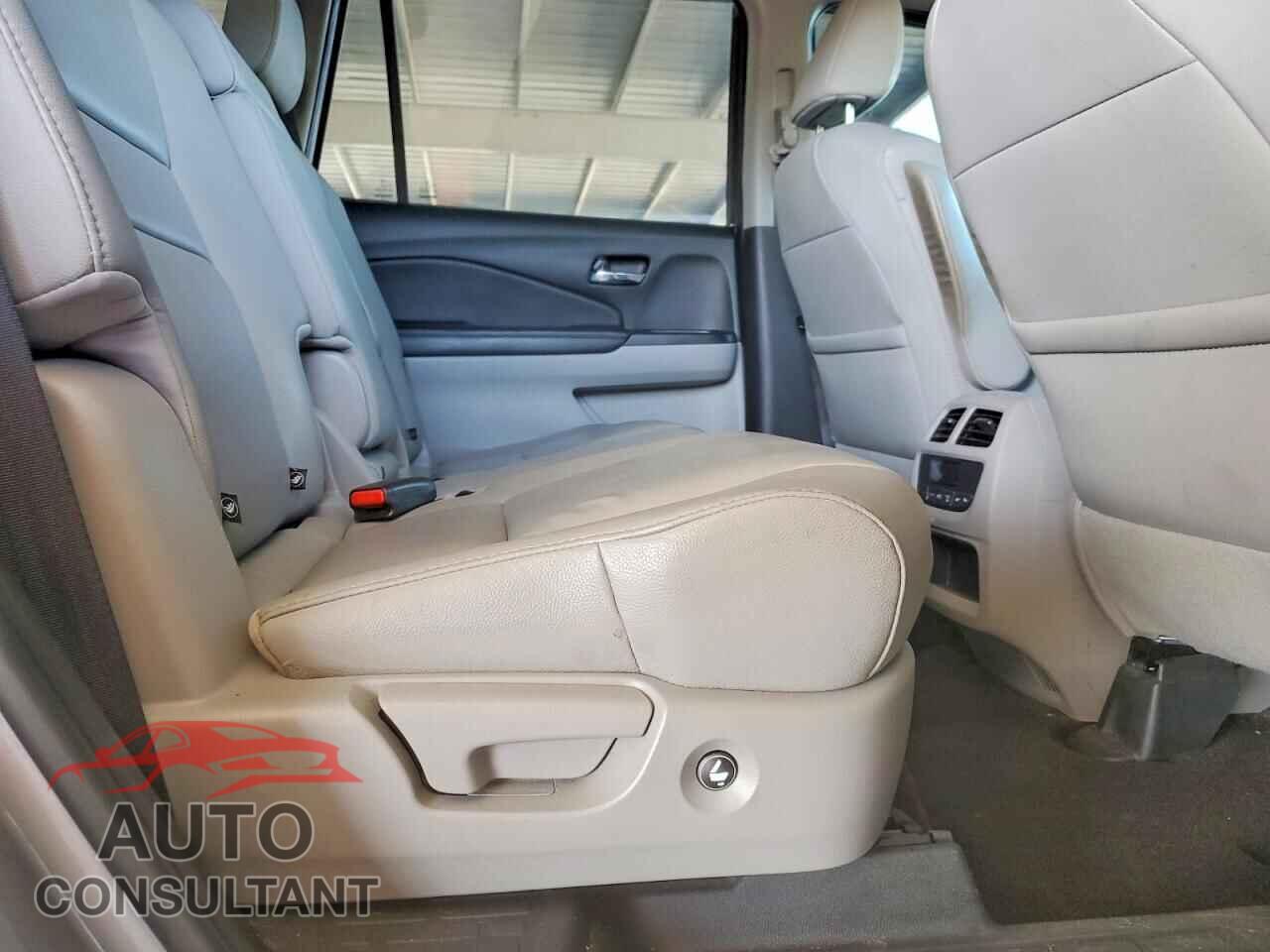 HONDA PILOT 2017 - 5FNYF5H57HB006034