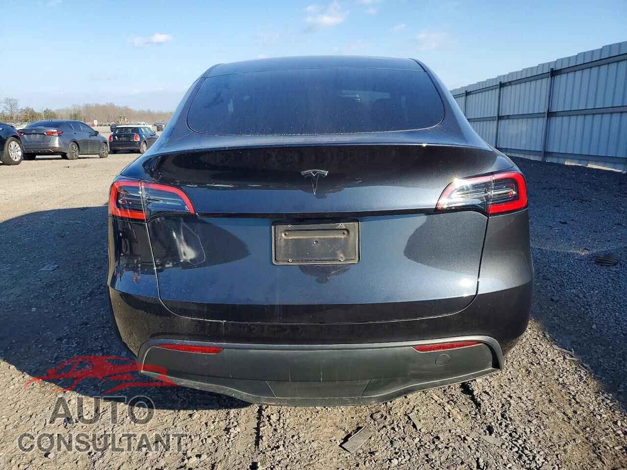 TESLA MODEL Y 2024 - 7SAYGDED6RF201775