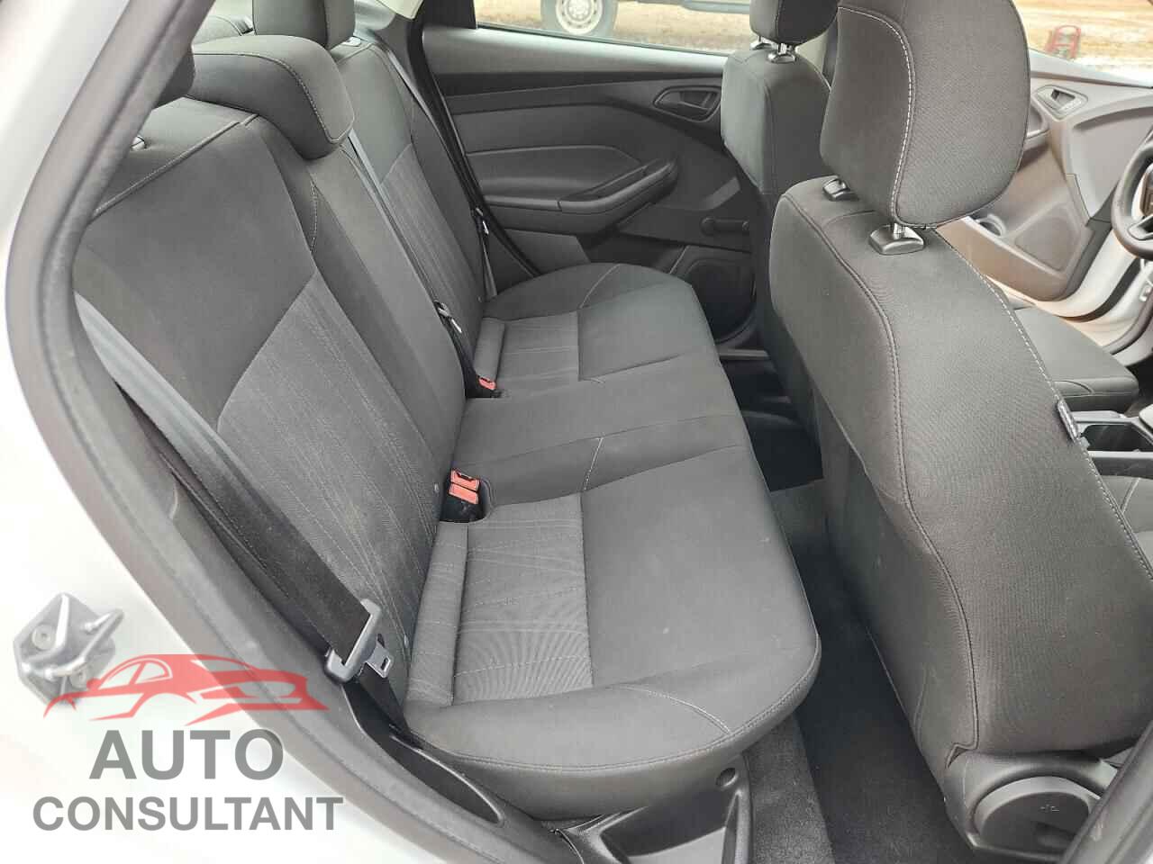 FORD FOCUS 2018 - 1FADP3E23JL220540