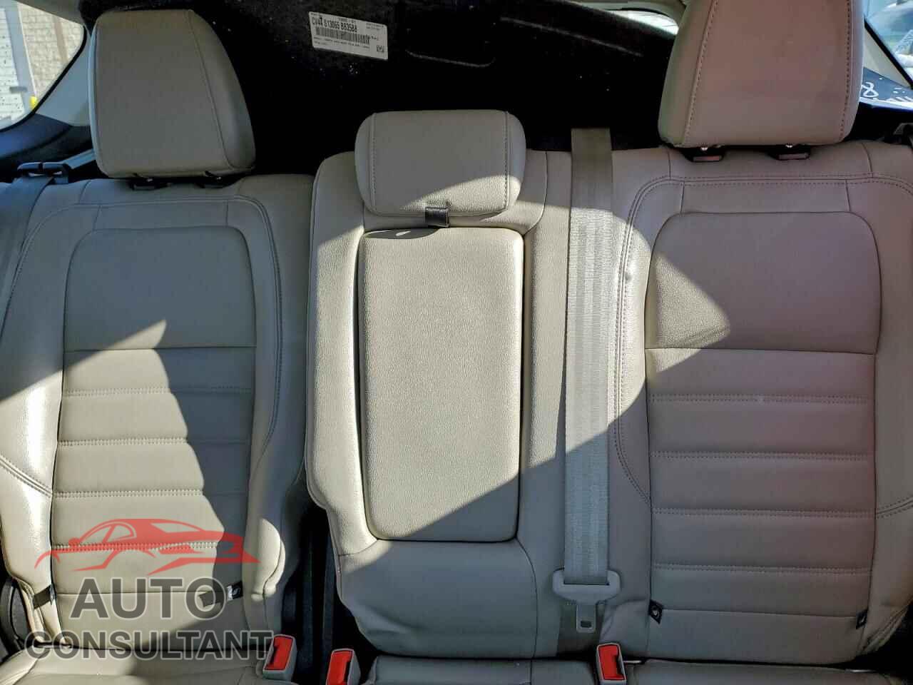 FORD ESCAPE 2017 - 1FMCU9J92HUC99171