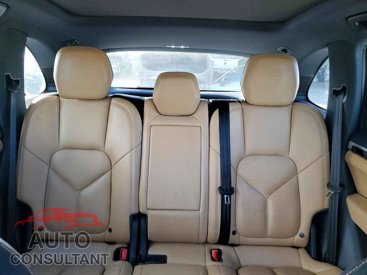 PORSCHE CAYENNE 2017 - WP1AA2A22HKA91042
