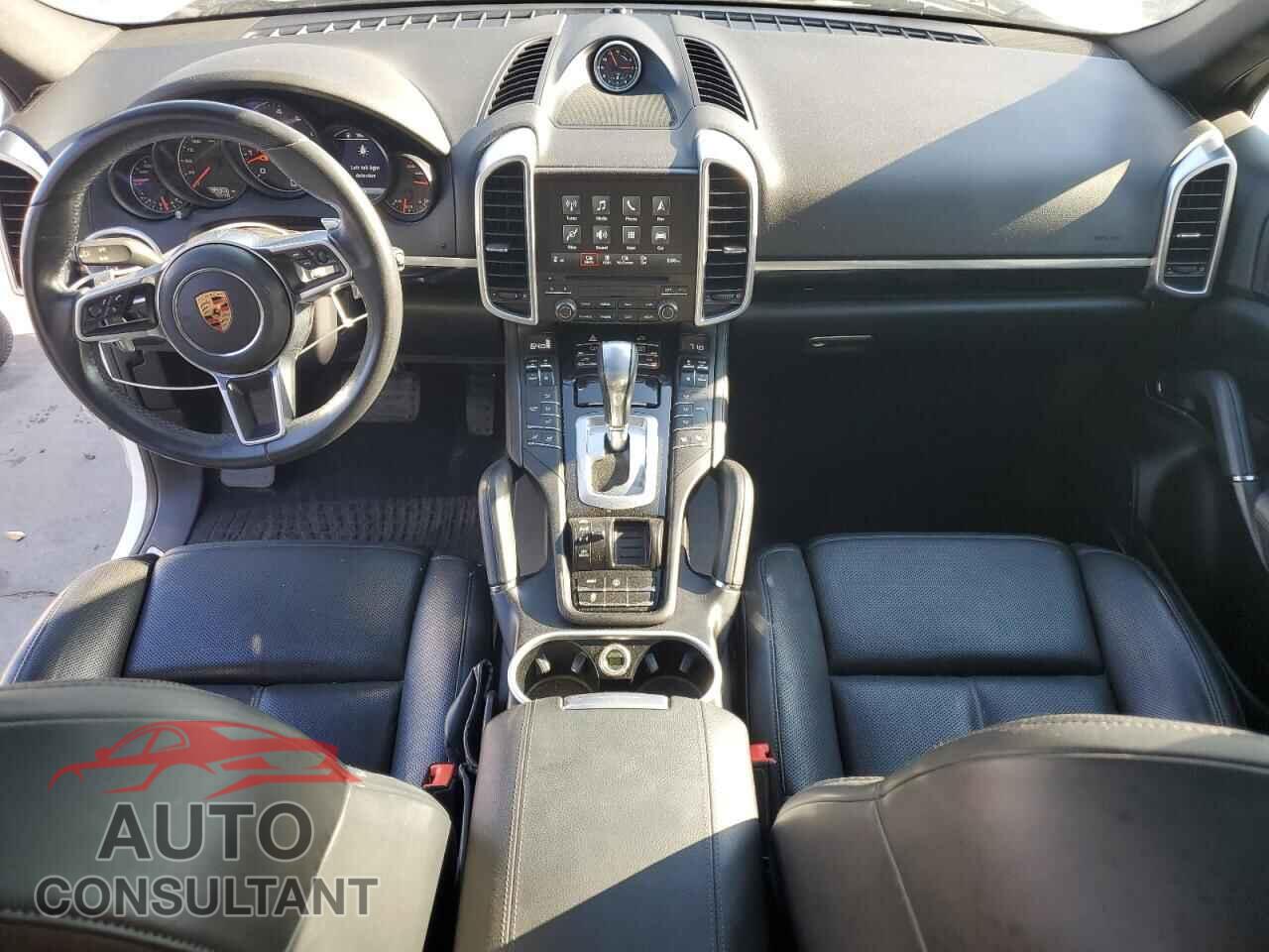 PORSCHE CAYENNE 2017 - WP1AA2A29HKA87795