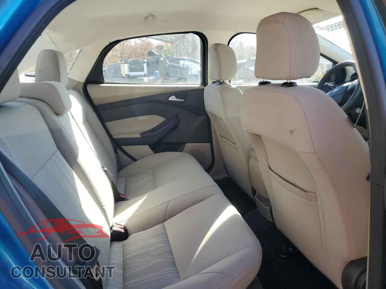 FORD FOCUS 2015 - 1FADP3F20FL227760