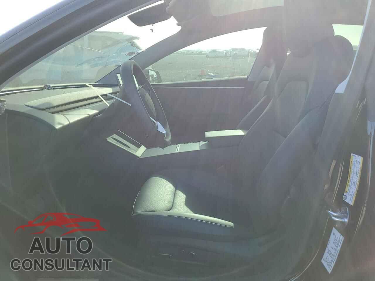 TESLA MODEL 3 2025 - 5YJ3E1EA5SF046742