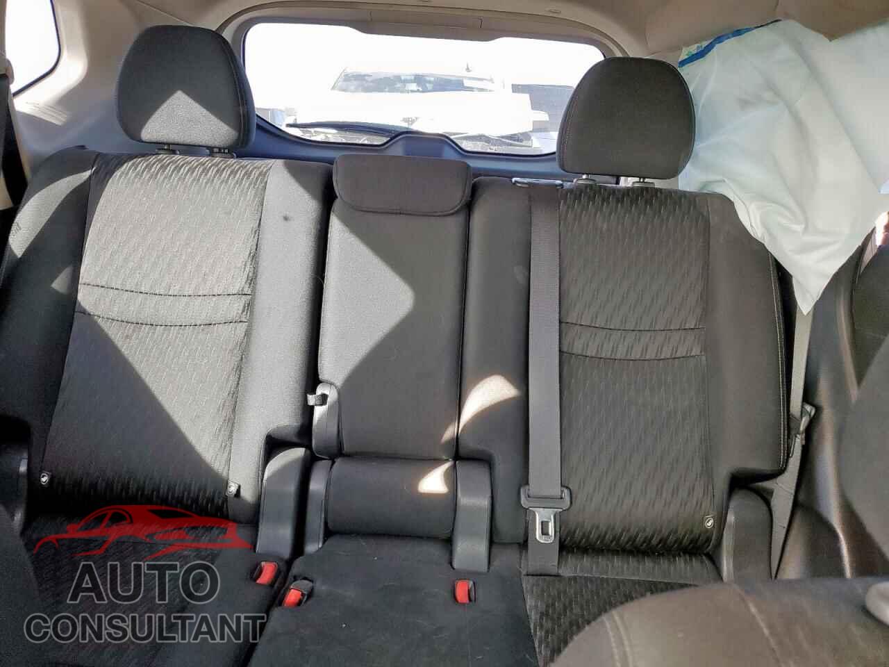 NISSAN ROGUE 2018 - KNMAT2MT8JP562037