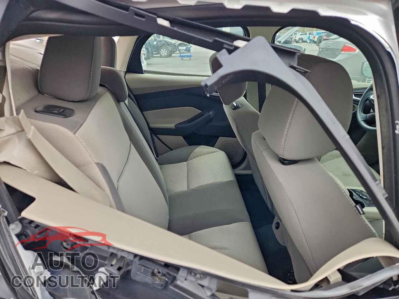 FORD FOCUS 2014 - 1FADP3F26EL229446