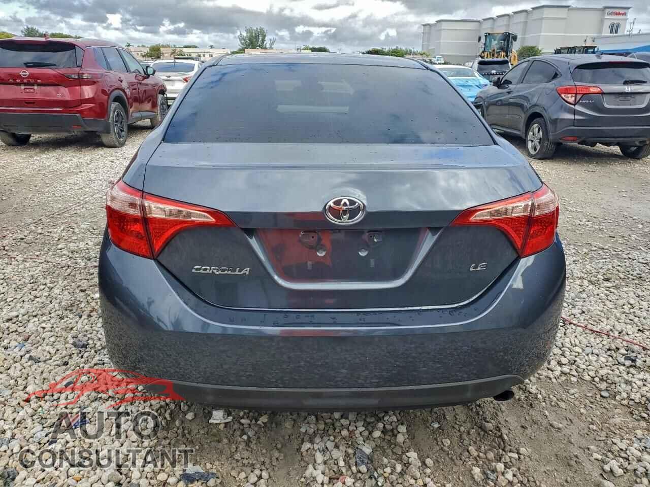 TOYOTA COROLLA 2018 - 5YFBURHE0JP829112