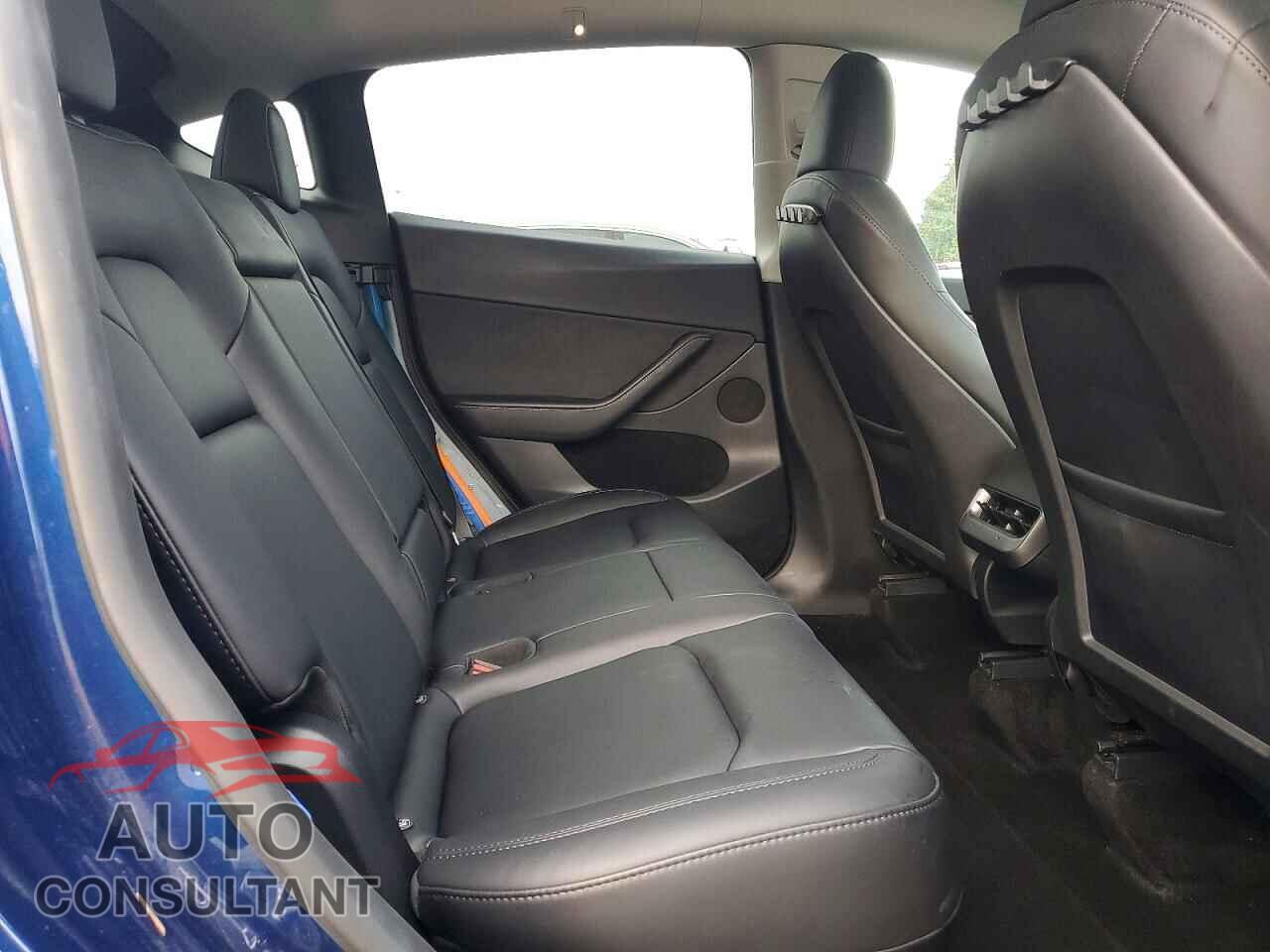 TESLA MODEL Y 2024 - 7SAYGDEE5RF075191