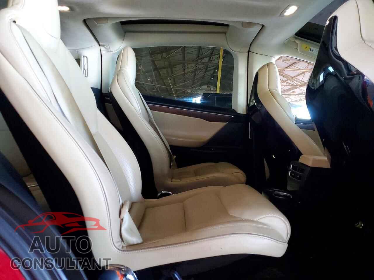TESLA MODEL X 2016 - 5YJXCBE21GF005585