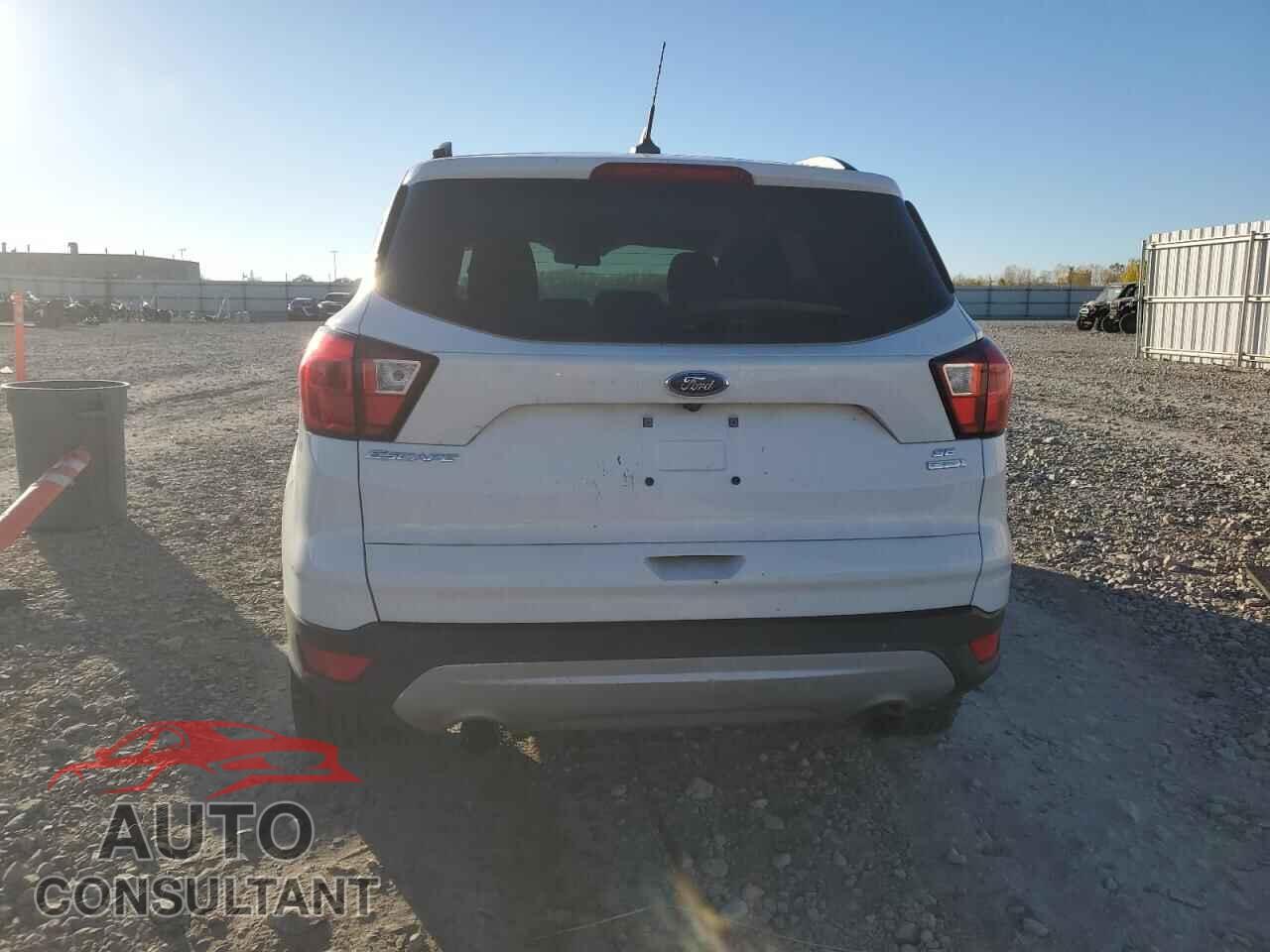 FORD ESCAPE 2019 - 1FMCU0GD5KUB62465