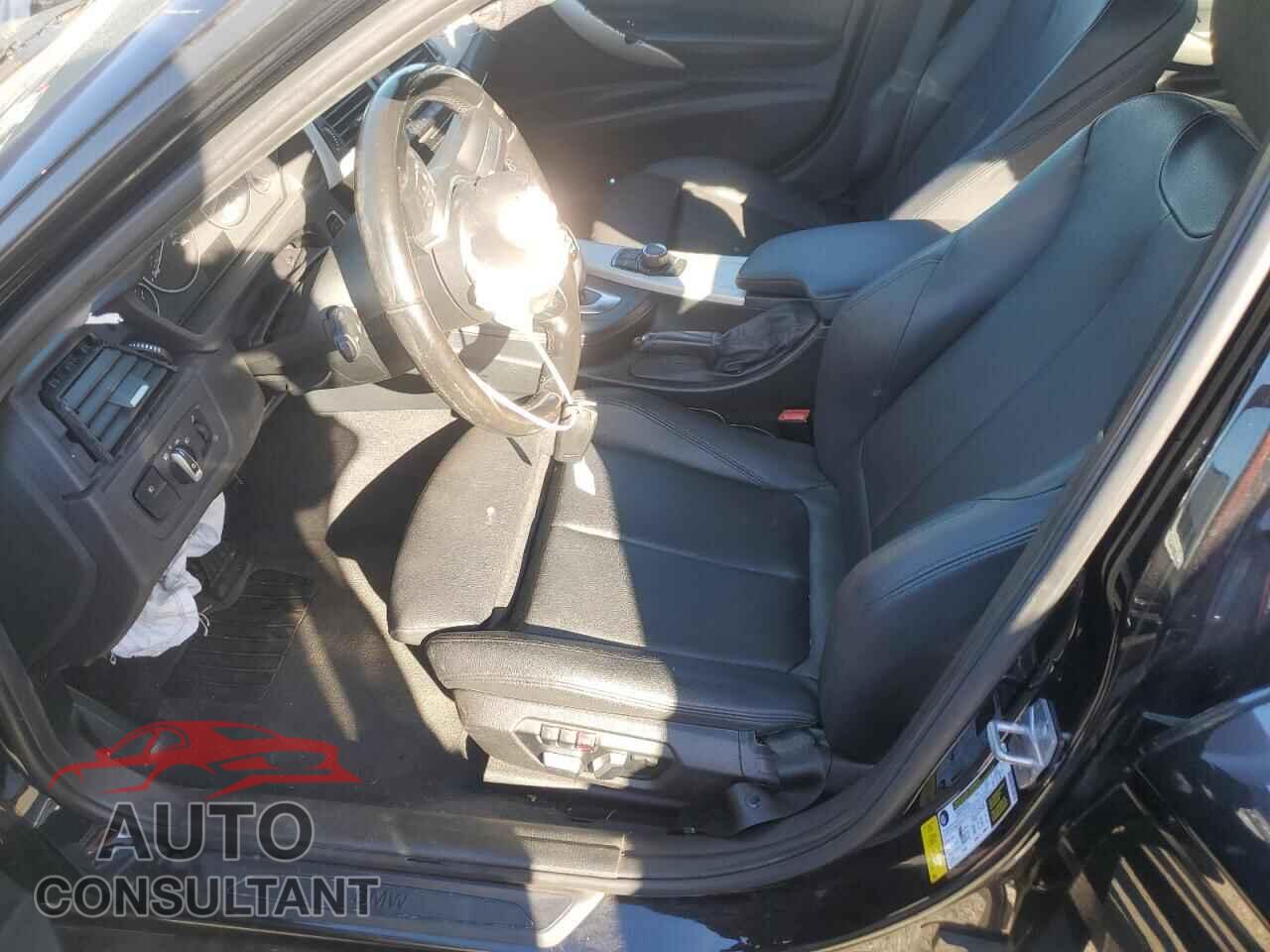 BMW 3 SERIES 2016 - WBA8E1G59GNU10429