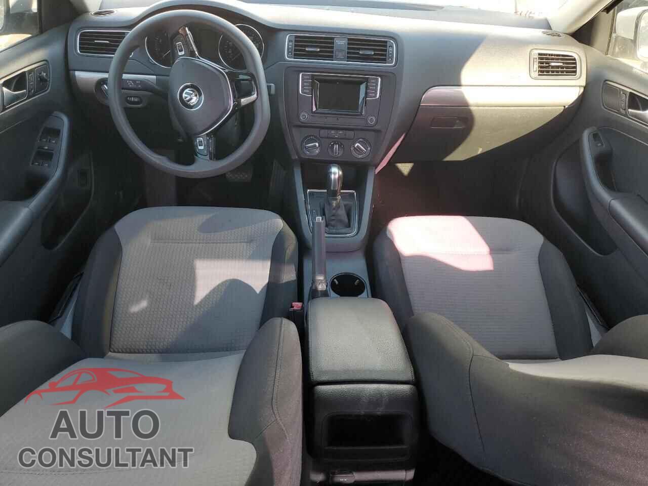 VOLKSWAGEN JETTA 2017 - 3VW2B7AJ5HM233705