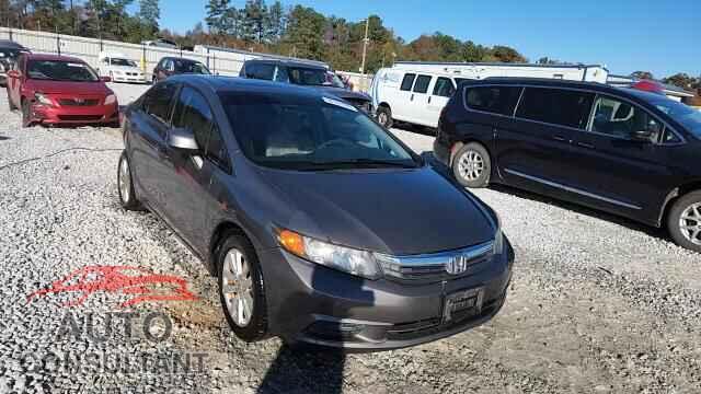 HONDA CIVIC 2012 - 2HGFB2F82CH527083