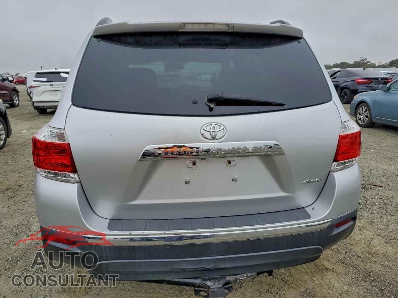 TOYOTA HIGHLANDER 2012 - 5TDBK3EH2CS127675