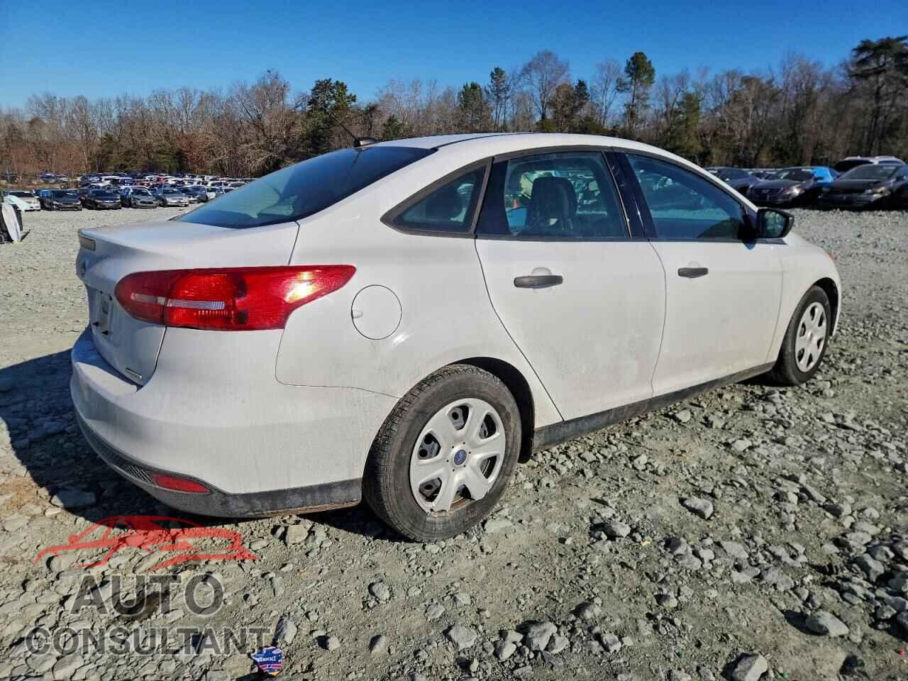 FORD FOCUS 2015 - 1FADP3E26FL362467