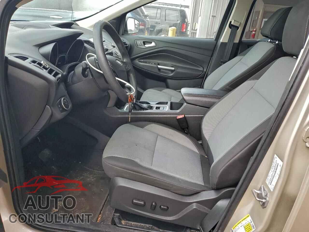 FORD ESCAPE 2017 - 1FMCU0GD2HUC48163
