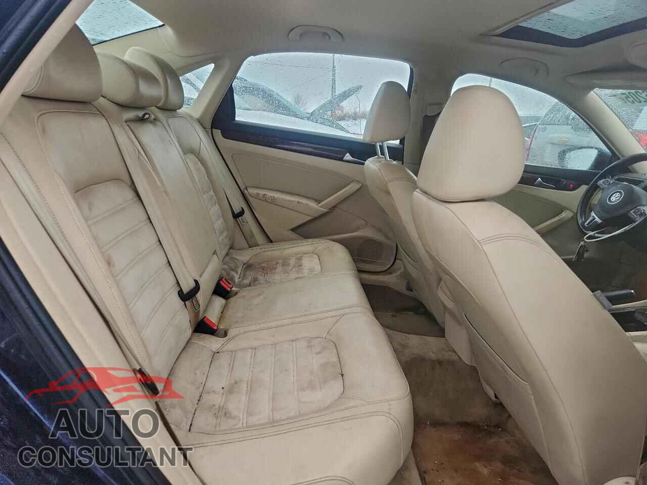 VOLKSWAGEN PASSAT 2012 - 1VWCH7A32CC028003